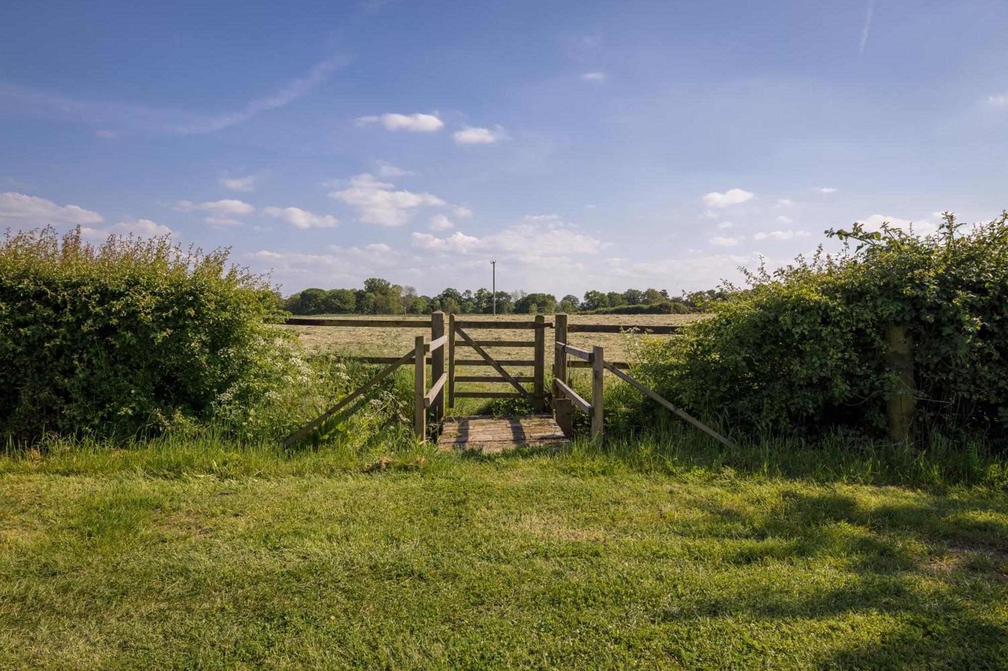 Stratfield Mortimer Little Park Farm Queen Anne Farmhouse & Apartments المظهر الخارجي الصورة